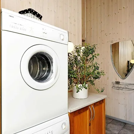 Three-bedroom Holiday In 8 * Oksbøl