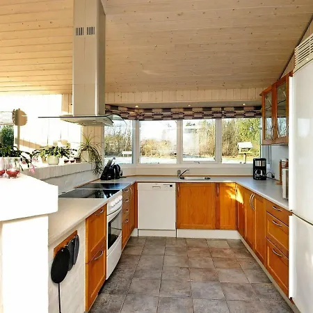 Dom wakacyjny Three-bedroom Holiday In 8